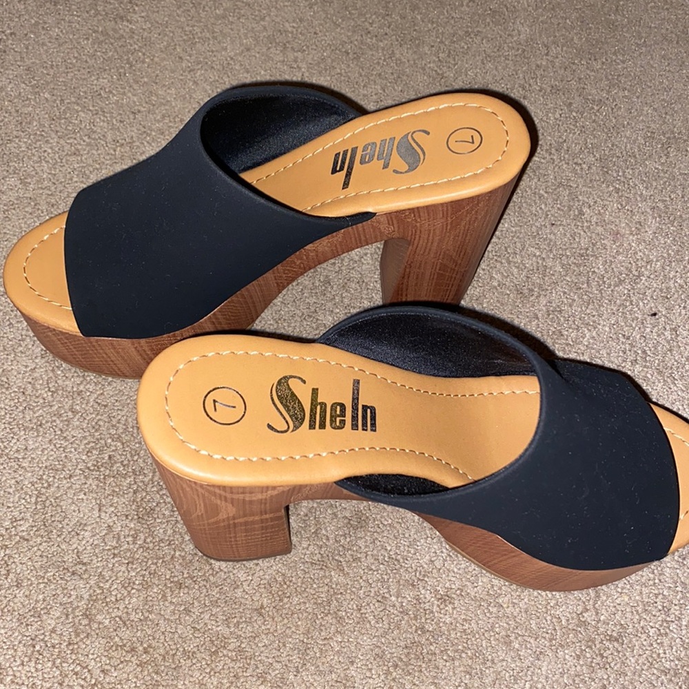 Never worn before cute heeled sandals